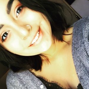 Meet your Posher, Alexis